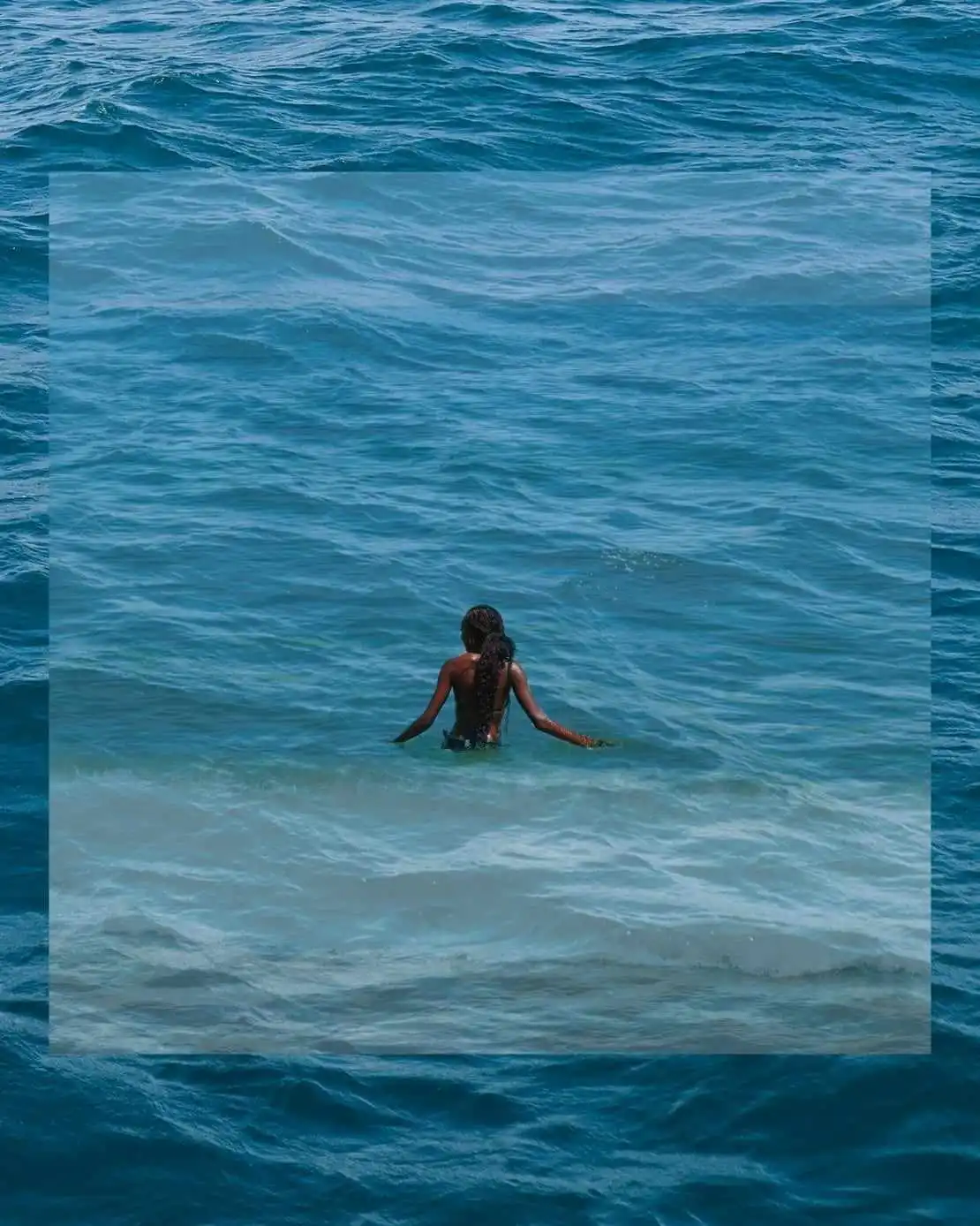 meisje in zee malaga